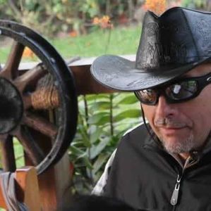 Meet your Posher, Moises